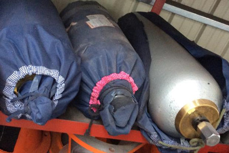 怎么使用蓄能器充氮工具？